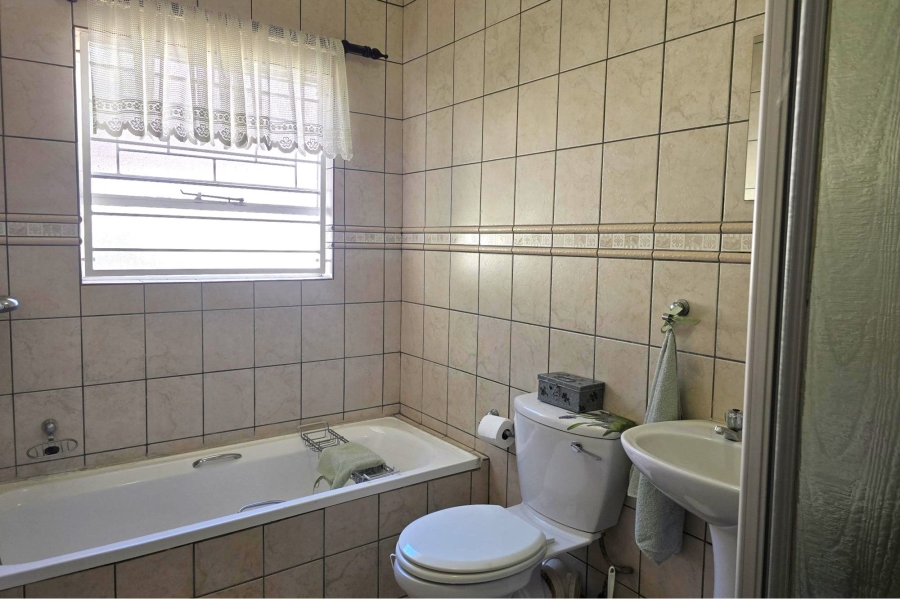3 Bedroom Property for Sale in Glen Marais Gauteng