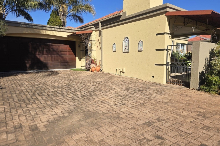 3 Bedroom Property for Sale in Glen Marais Gauteng