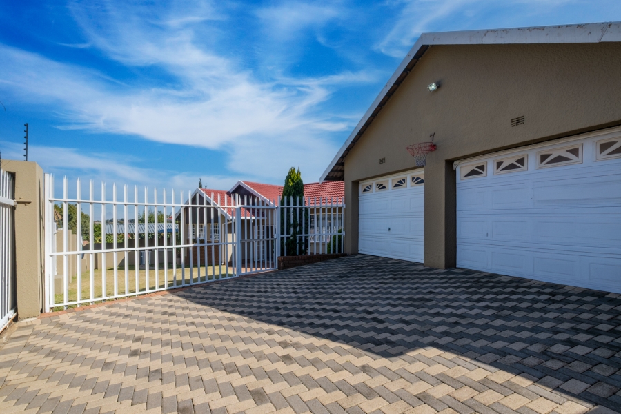 4 Bedroom Property for Sale in Bergbron Gauteng