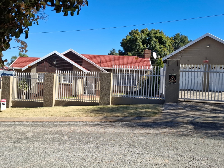 4 Bedroom Property for Sale in Bergbron Gauteng