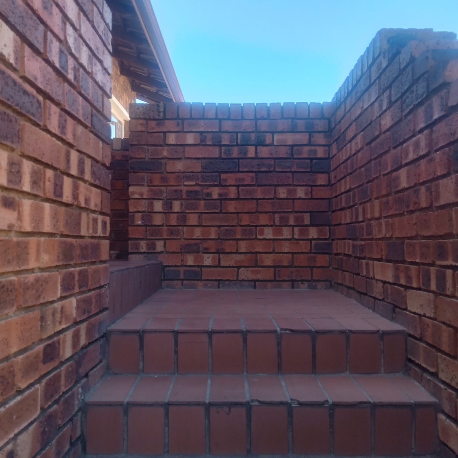 2 Bedroom Property for Sale in Vorna Valley Gauteng
