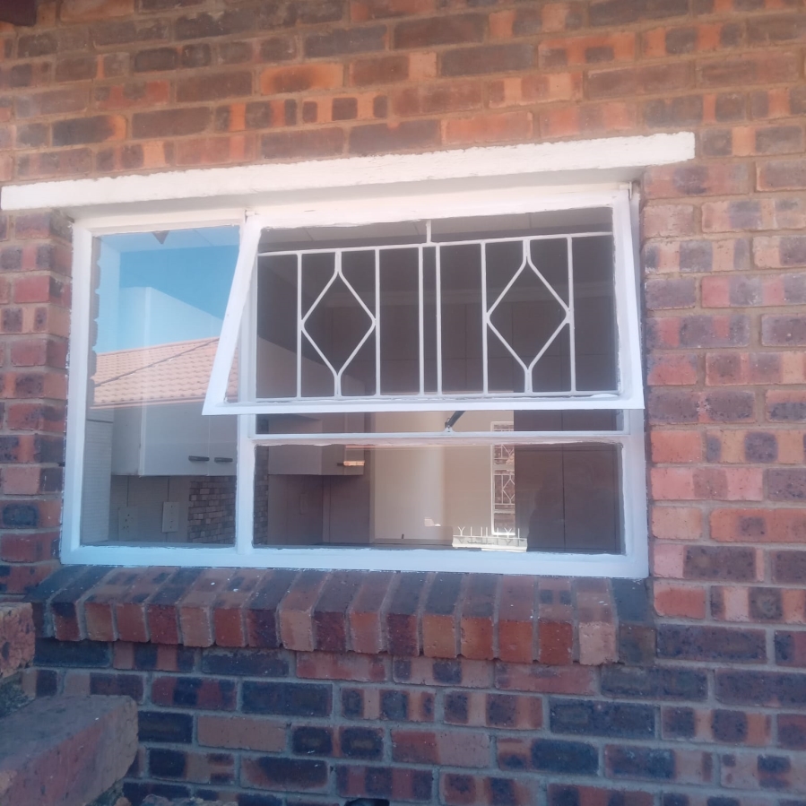 2 Bedroom Property for Sale in Vorna Valley Gauteng