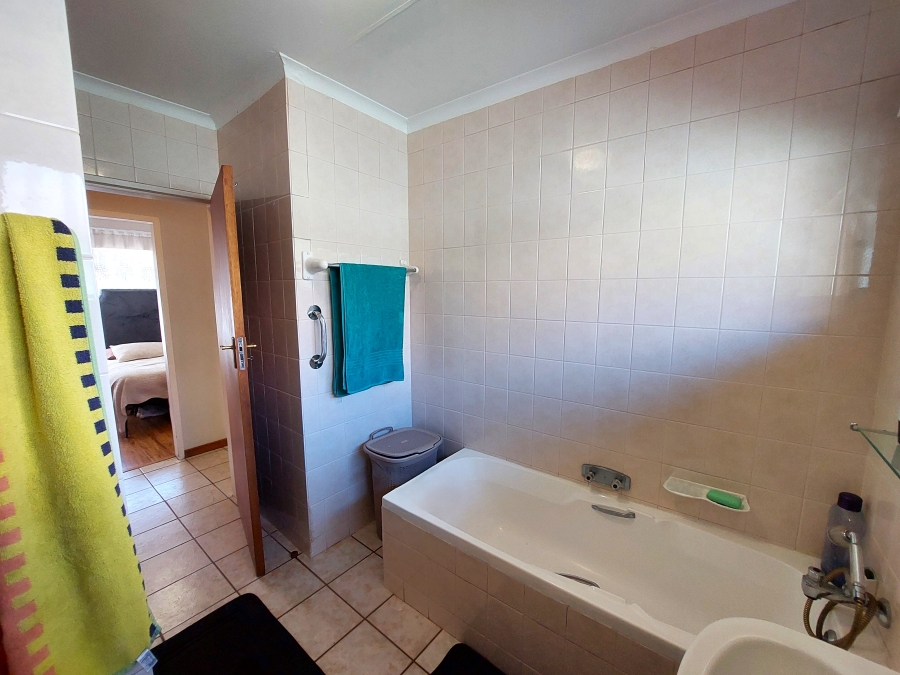 3 Bedroom Property for Sale in Waterkloof Ridge Gauteng