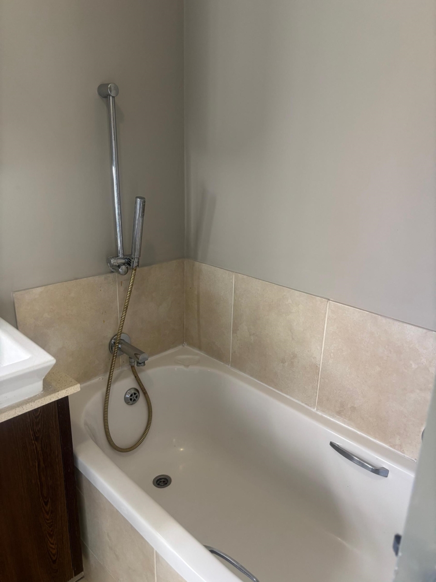 2 Bedroom Property for Sale in Lonehill Gauteng