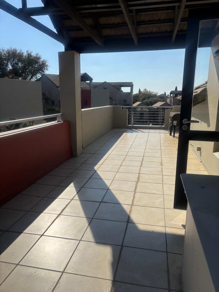 2 Bedroom Property for Sale in Lonehill Gauteng