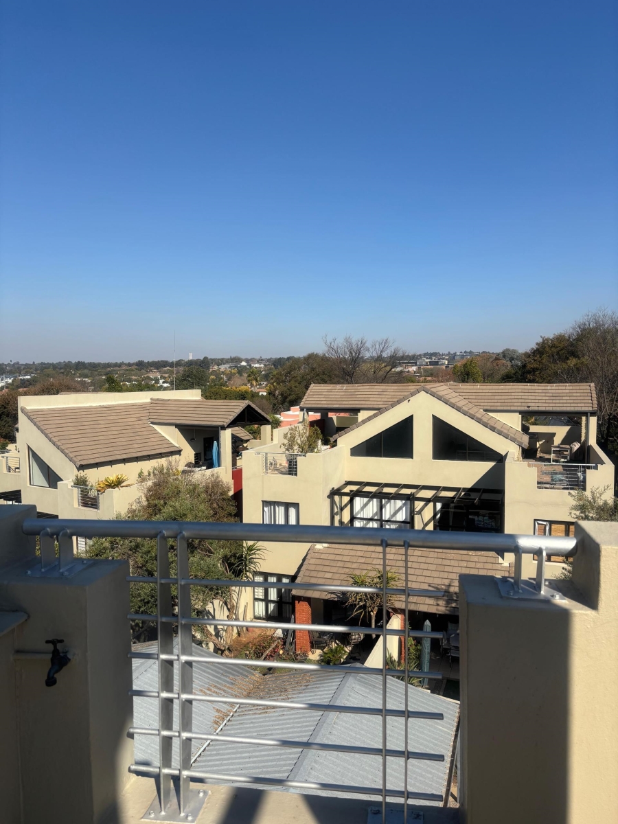 2 Bedroom Property for Sale in Lonehill Gauteng