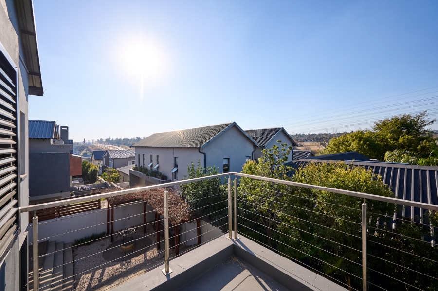 4 Bedroom Property for Sale in Waterfall Country Village Gauteng