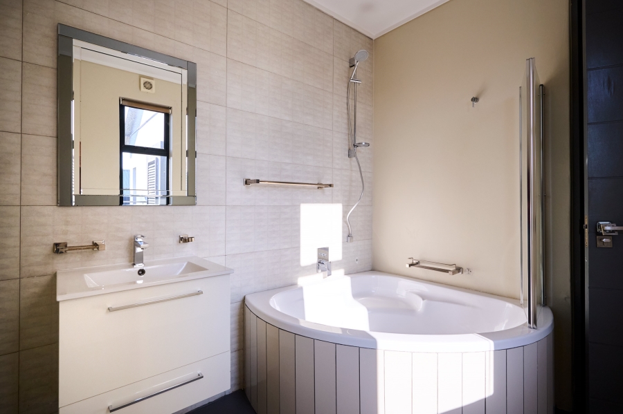 4 Bedroom Property for Sale in Waterfall Country Village Gauteng