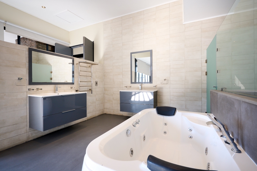4 Bedroom Property for Sale in Waterfall Country Village Gauteng