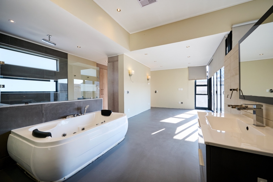 4 Bedroom Property for Sale in Waterfall Country Village Gauteng