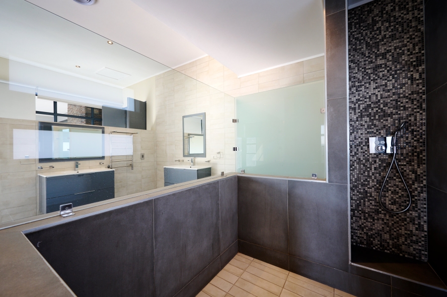 4 Bedroom Property for Sale in Waterfall Country Village Gauteng
