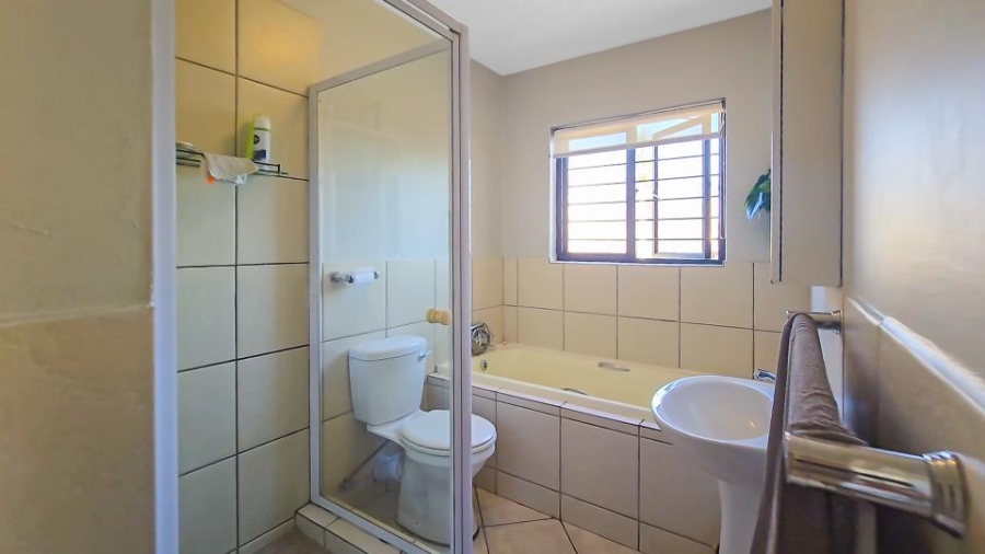 To Let 2 Bedroom Property for Rent in Barbeque Downs Gauteng