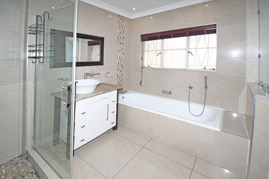 5 Bedroom Property for Sale in Olivedale Gauteng