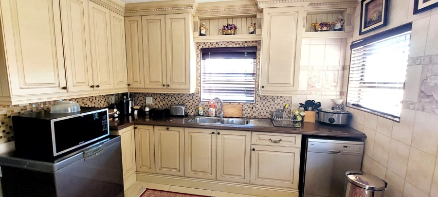 5 Bedroom Property for Sale in Kyalami Glen Estate Gauteng