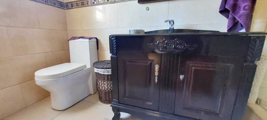 5 Bedroom Property for Sale in Kyalami Glen Estate Gauteng