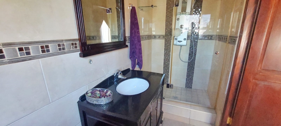 5 Bedroom Property for Sale in Kyalami Glen Estate Gauteng