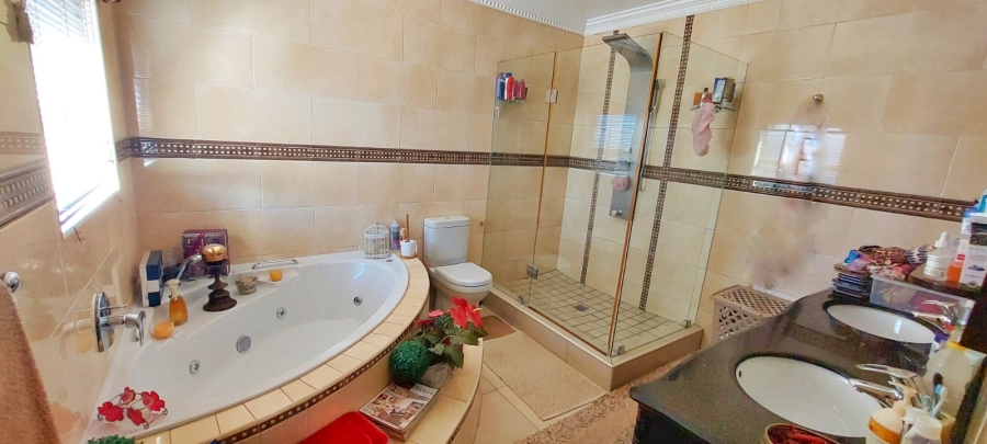 5 Bedroom Property for Sale in Kyalami Glen Estate Gauteng