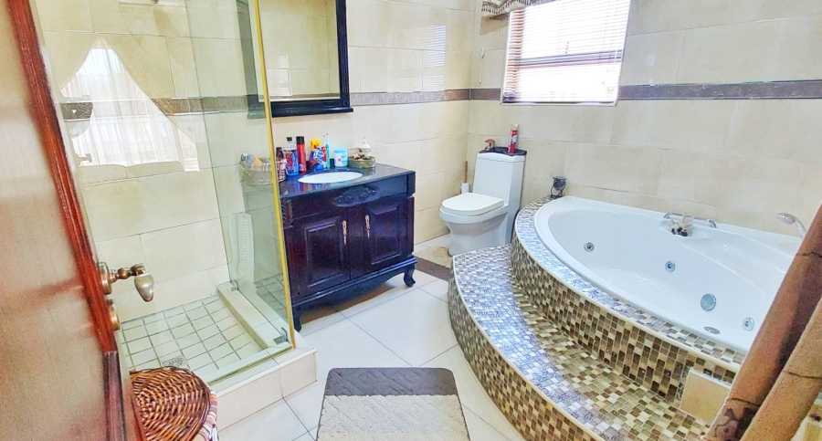 5 Bedroom Property for Sale in Kyalami Glen Estate Gauteng