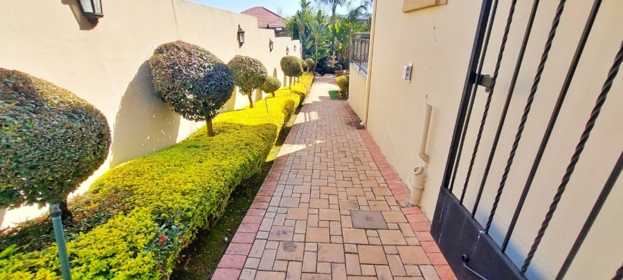 5 Bedroom Property for Sale in Kyalami Glen Estate Gauteng