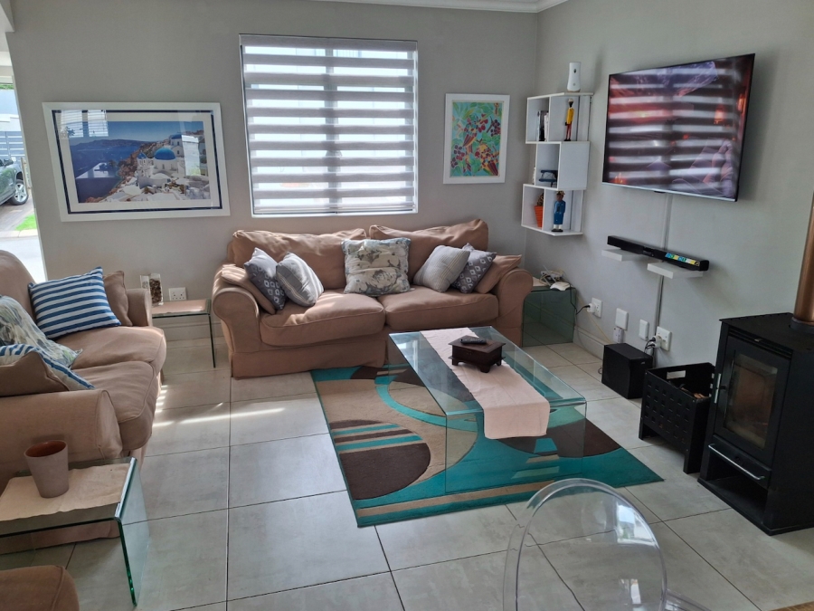 To Let 3 Bedroom Property for Rent in Broadacres Gauteng