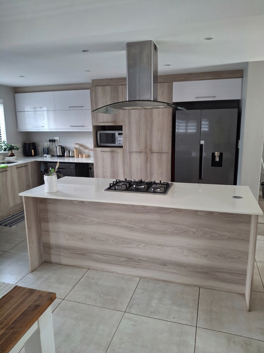 To Let 3 Bedroom Property for Rent in Broadacres Gauteng