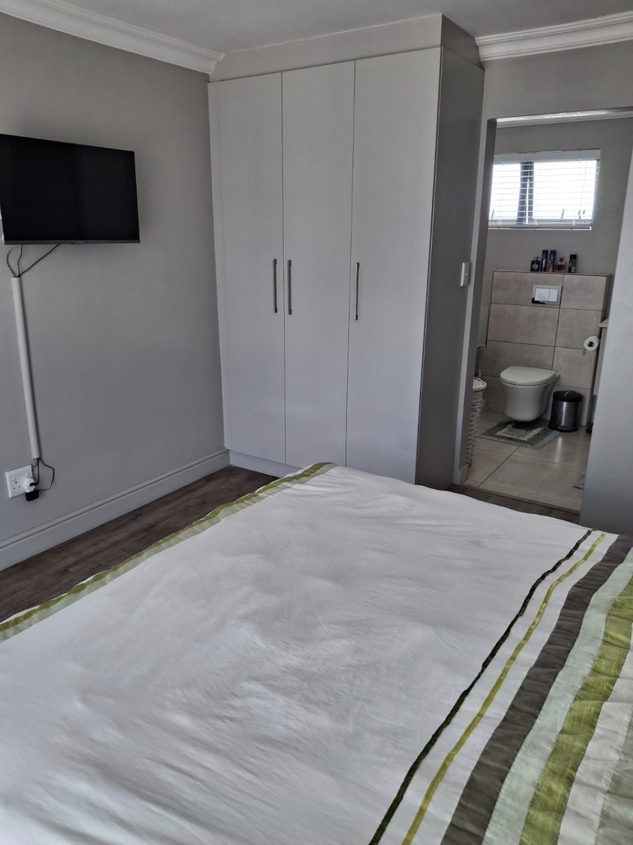 To Let 3 Bedroom Property for Rent in Broadacres Gauteng
