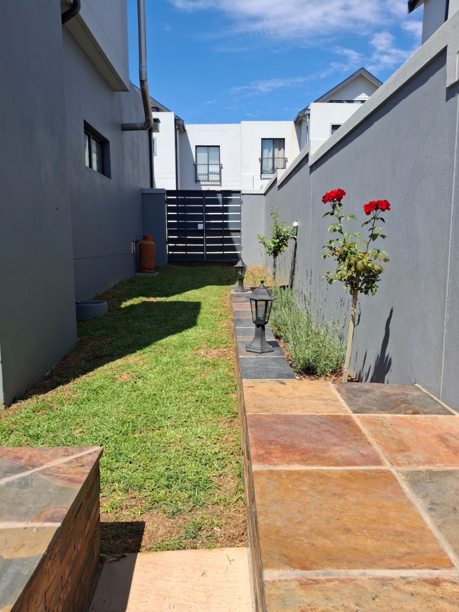To Let 3 Bedroom Property for Rent in Broadacres Gauteng