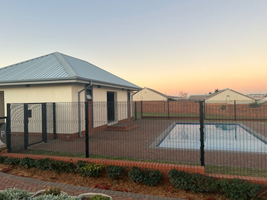 To Let 3 Bedroom Property for Rent in Noordwyk Gauteng