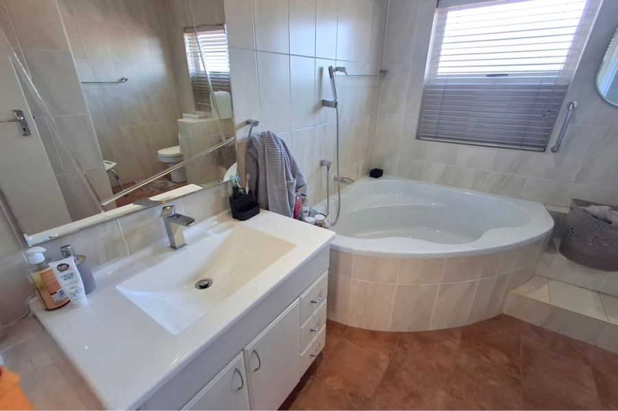 4 Bedroom Property for Sale in Highway Gardens Gauteng