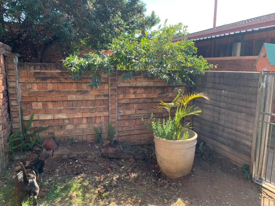 2 Bedroom Property for Sale in Hermanstad Gauteng