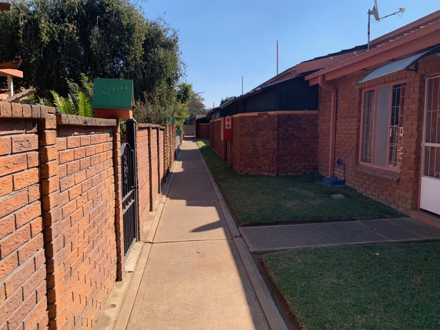 2 Bedroom Property for Sale in Hermanstad Gauteng