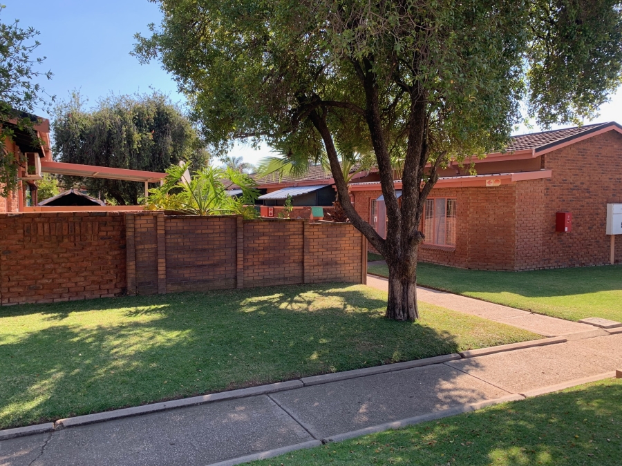 2 Bedroom Property for Sale in Hermanstad Gauteng