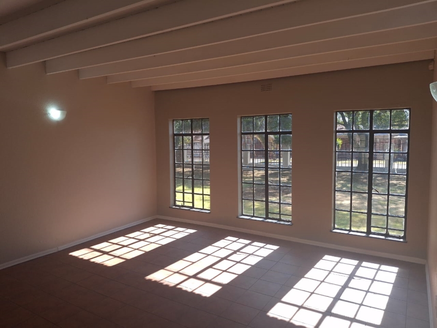 5 Bedroom Property for Sale in Freeway Park Gauteng