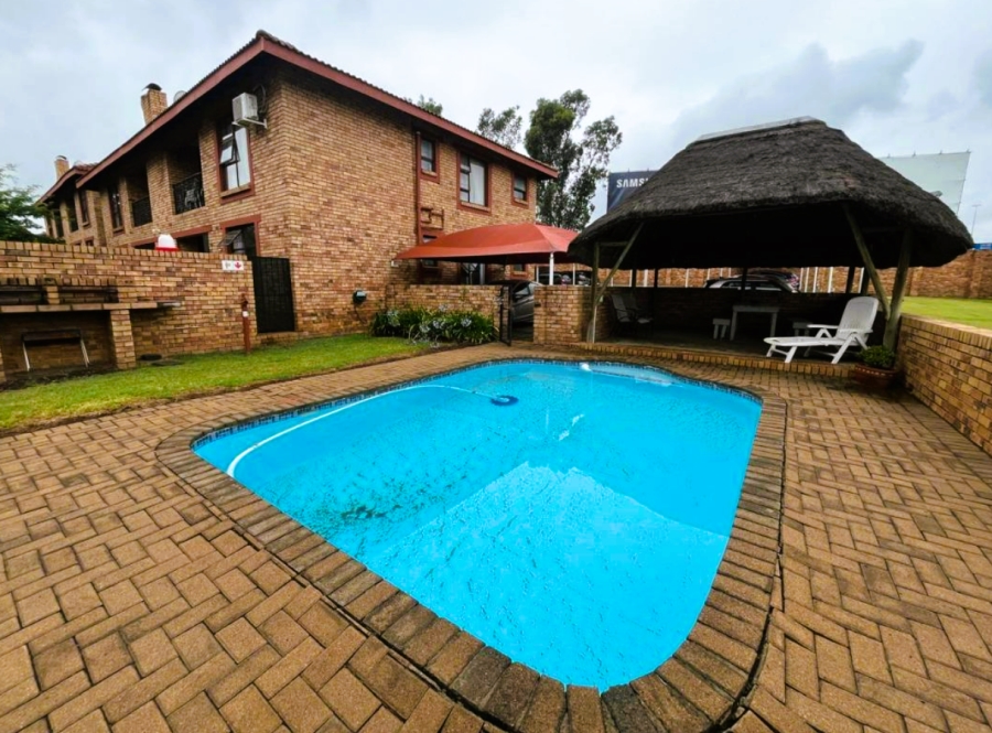 2 Bedroom Property for Sale in Bedfordview Gauteng