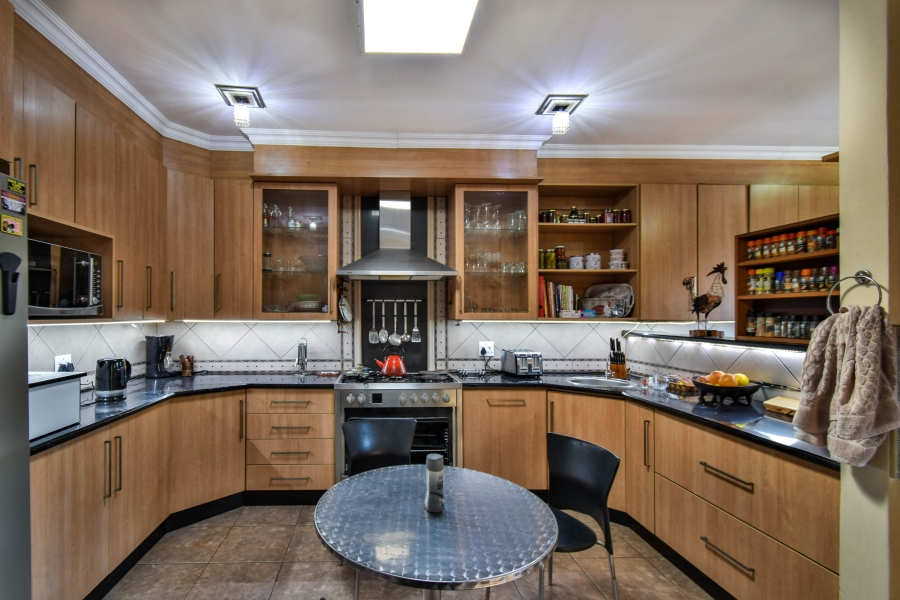 4 Bedroom Property for Sale in Garsfontein Gauteng