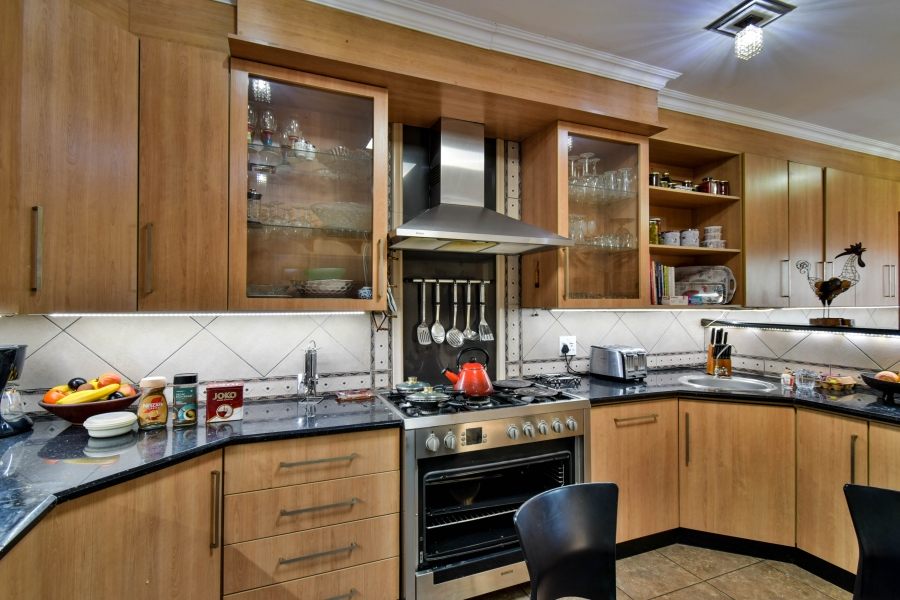 4 Bedroom Property for Sale in Garsfontein Gauteng