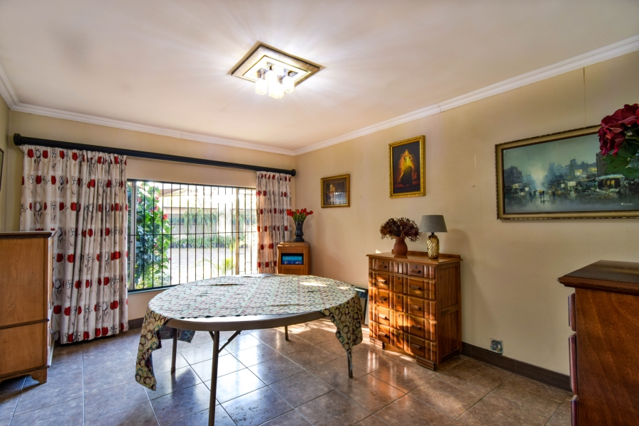 4 Bedroom Property for Sale in Garsfontein Gauteng