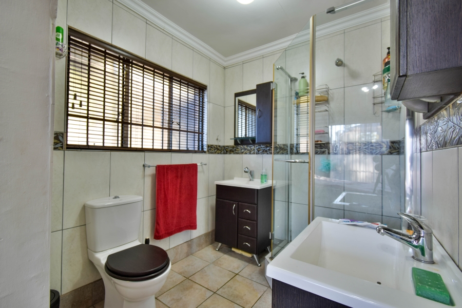4 Bedroom Property for Sale in Garsfontein Gauteng