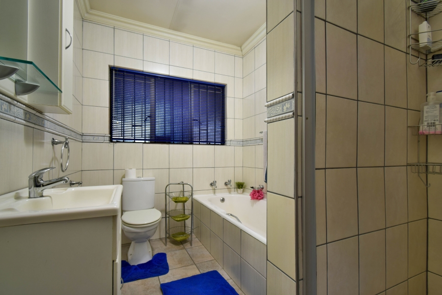 4 Bedroom Property for Sale in Garsfontein Gauteng