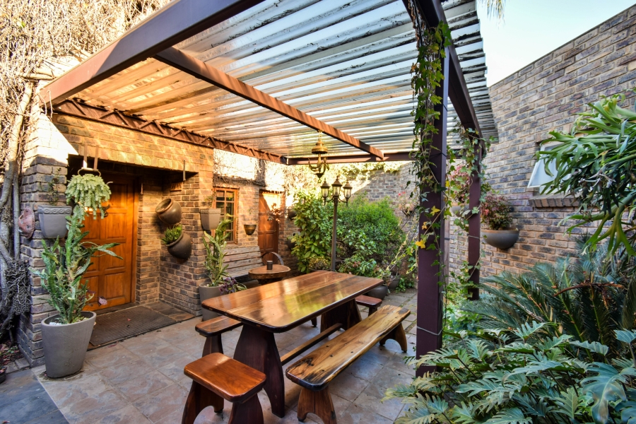 4 Bedroom Property for Sale in Garsfontein Gauteng