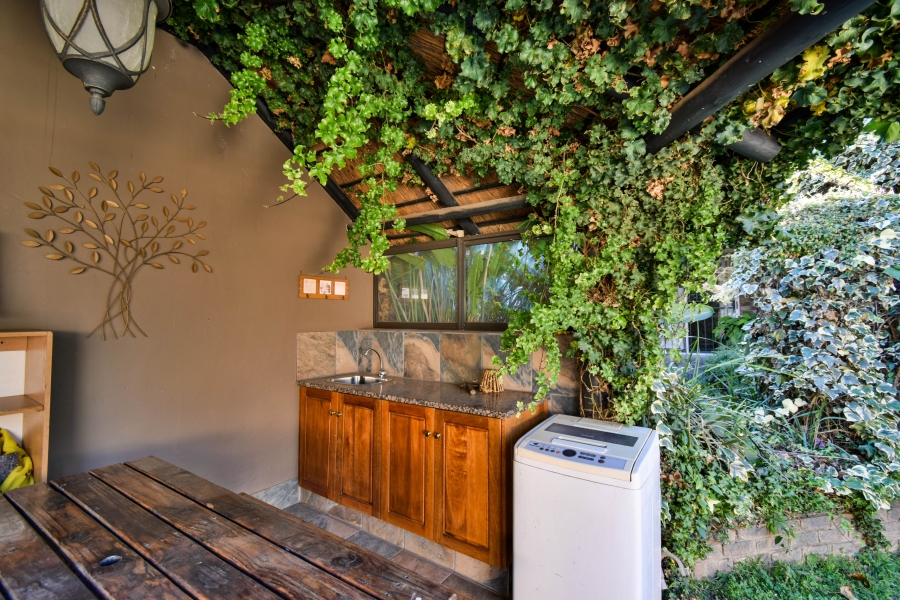 4 Bedroom Property for Sale in Garsfontein Gauteng