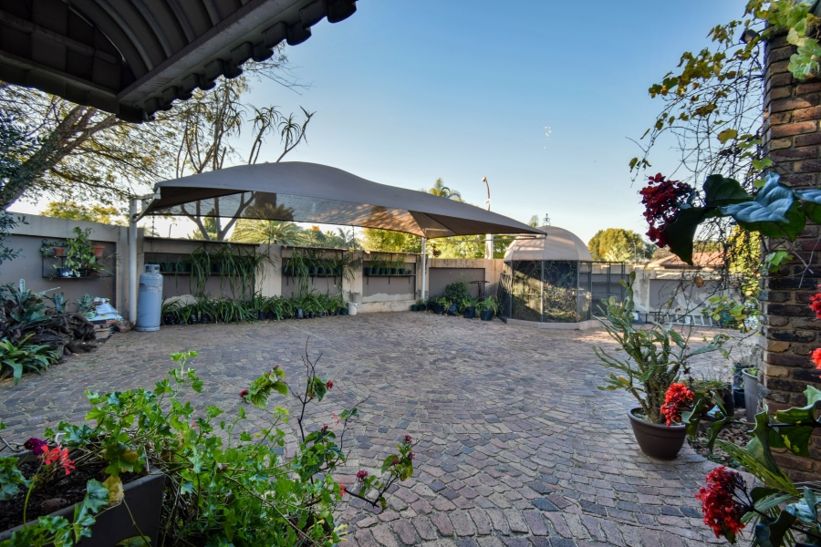 4 Bedroom Property for Sale in Garsfontein Gauteng