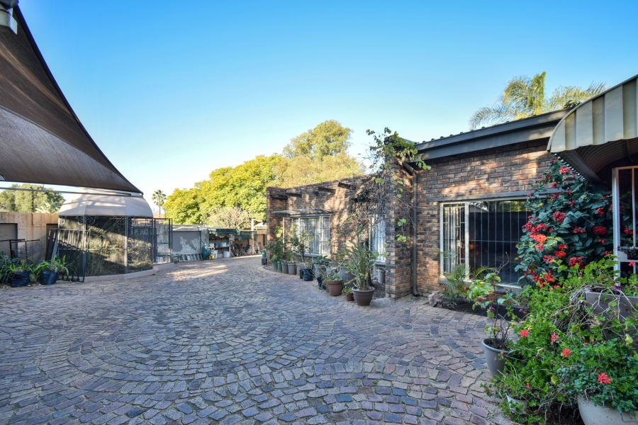 4 Bedroom Property for Sale in Garsfontein Gauteng