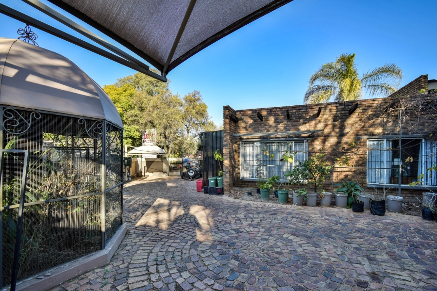 4 Bedroom Property for Sale in Garsfontein Gauteng
