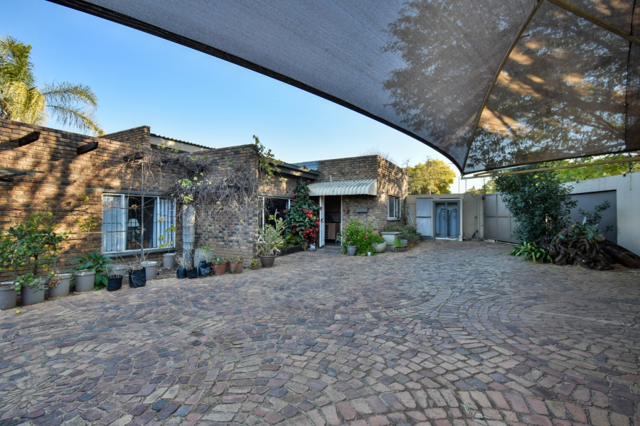 4 Bedroom Property for Sale in Garsfontein Gauteng