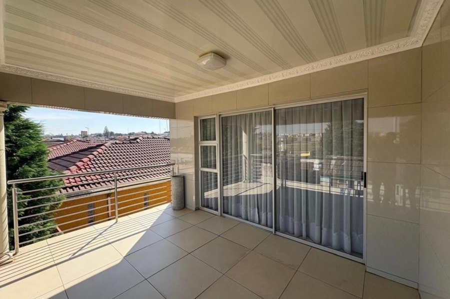 5 Bedroom Property for Sale in Zondi Gauteng