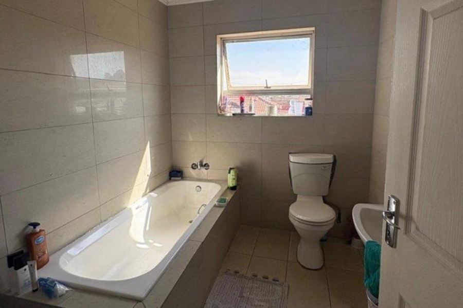 5 Bedroom Property for Sale in Zondi Gauteng