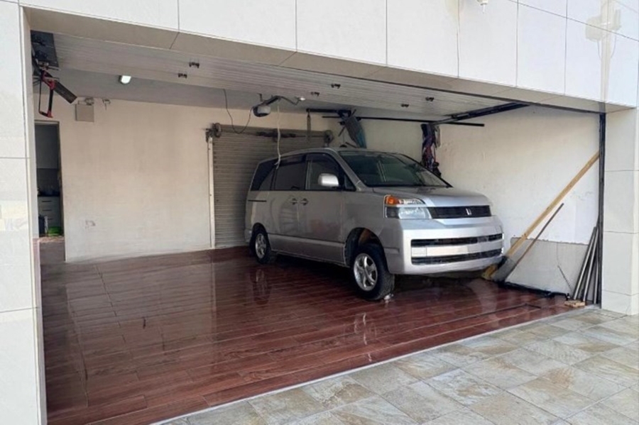 5 Bedroom Property for Sale in Zondi Gauteng