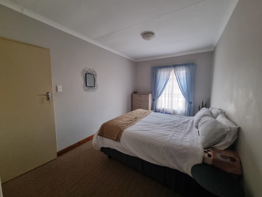 1 Bedroom Property for Sale in Newmark Estate Gauteng