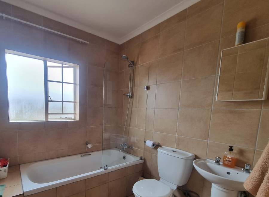 1 Bedroom Property for Sale in Newmark Estate Gauteng